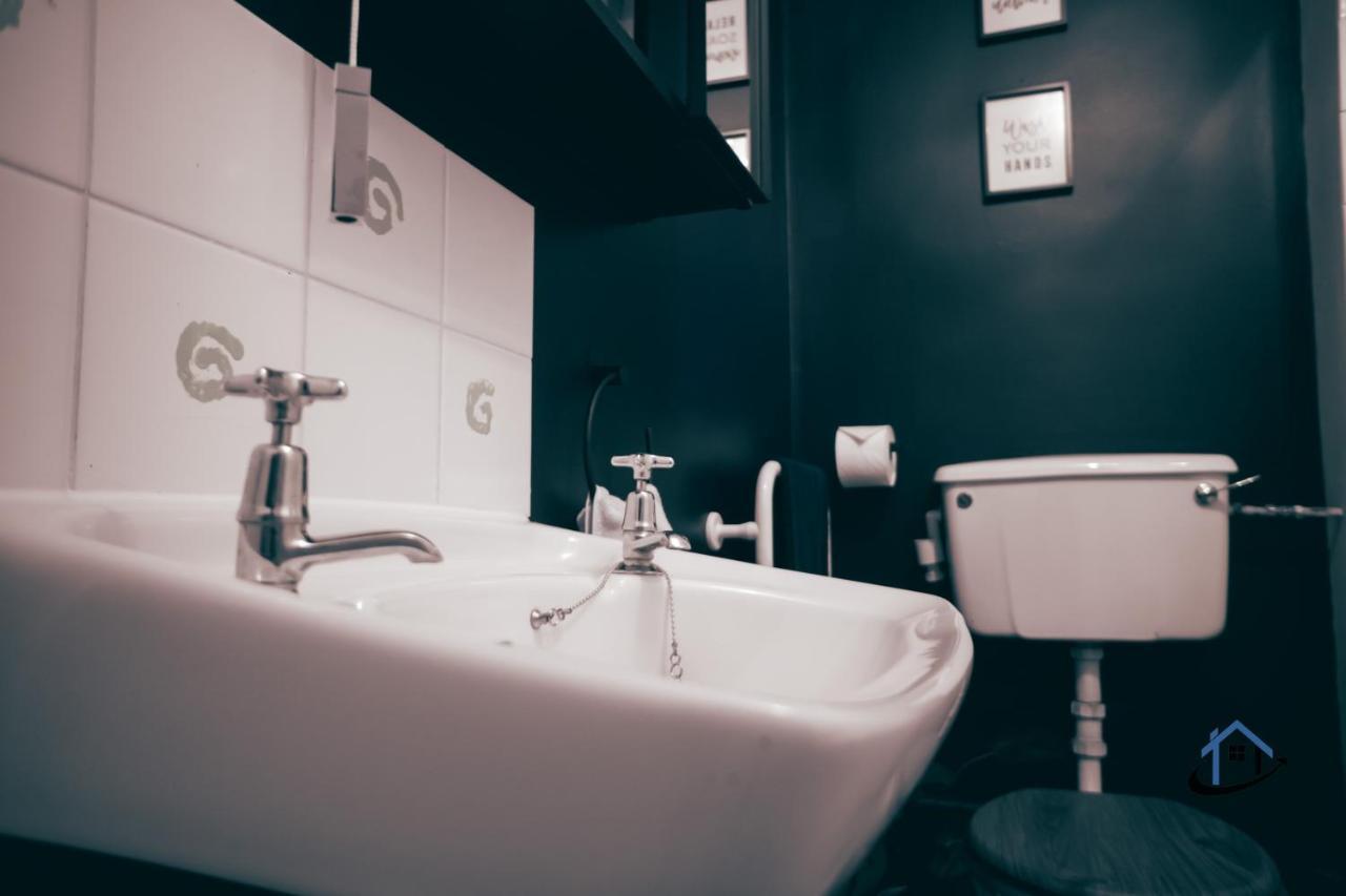Flat 1 - King Bed, Parking, Workspace, Wi-Fi, Corporates Nottingham Extérieur photo