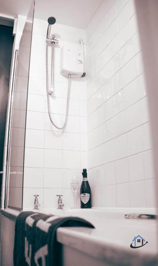 Flat 1 - King Bed, Parking, Workspace, Wi-Fi, Corporates Nottingham Extérieur photo